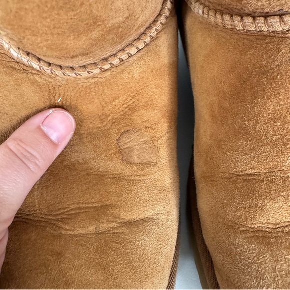 Ugg Classic Bailey Boots with Buttons Size 7 - Picture 4 of 6